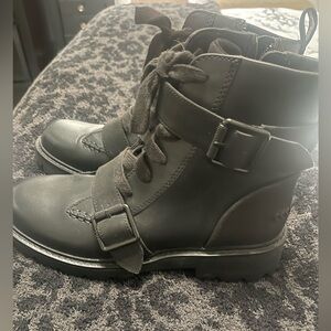 Ugg NOE ankle boot leather size zip